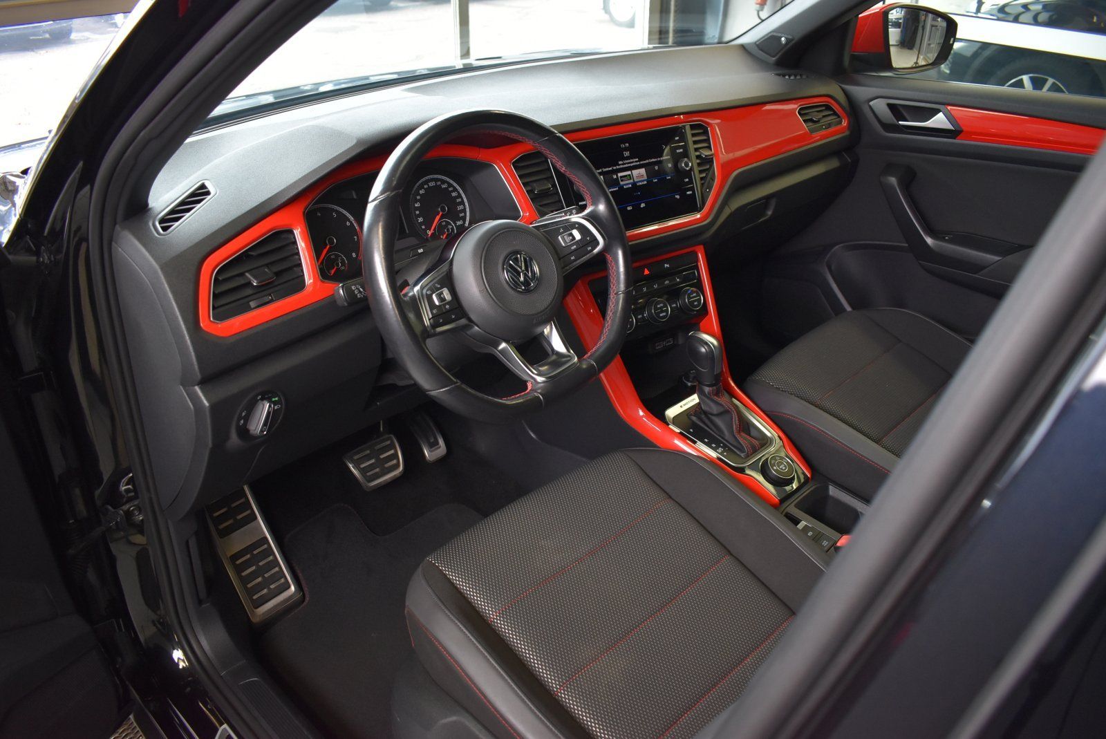 Volkswagen T-Roc 2.0 TSI Sport 4Motion - Samsaru's Car Outlet