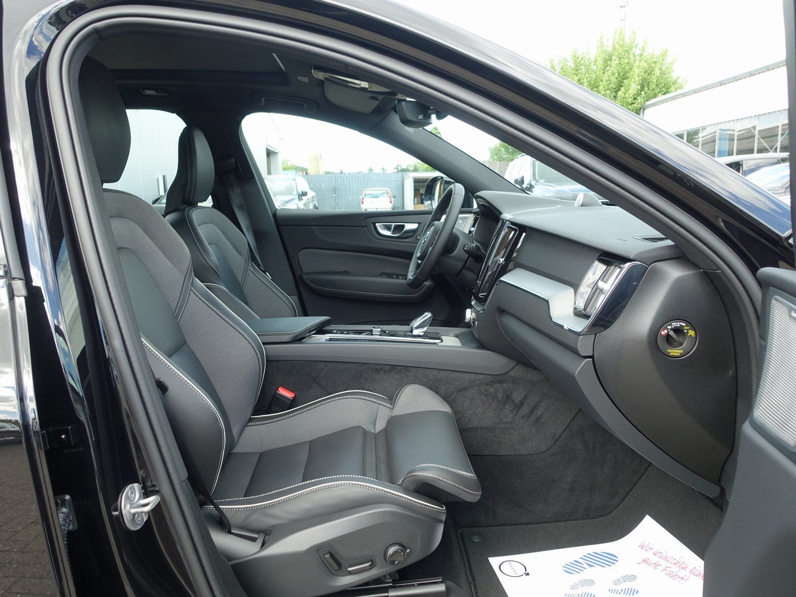 Volvo XC60 Black Edition Plus T6 AWD - Samsaru's Car Outlet