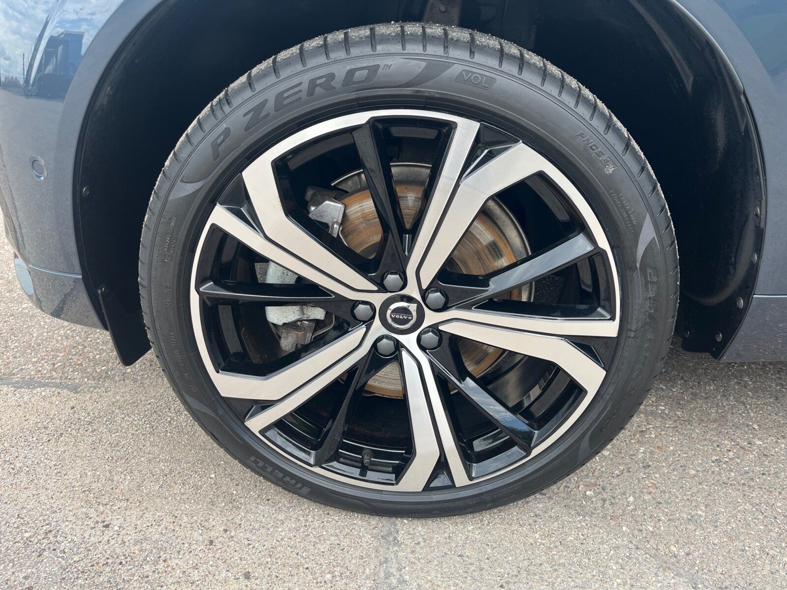 Volvo XC 60 T8 AWD Ultimate Dark AHK+RFK+PANO+SITZHZG