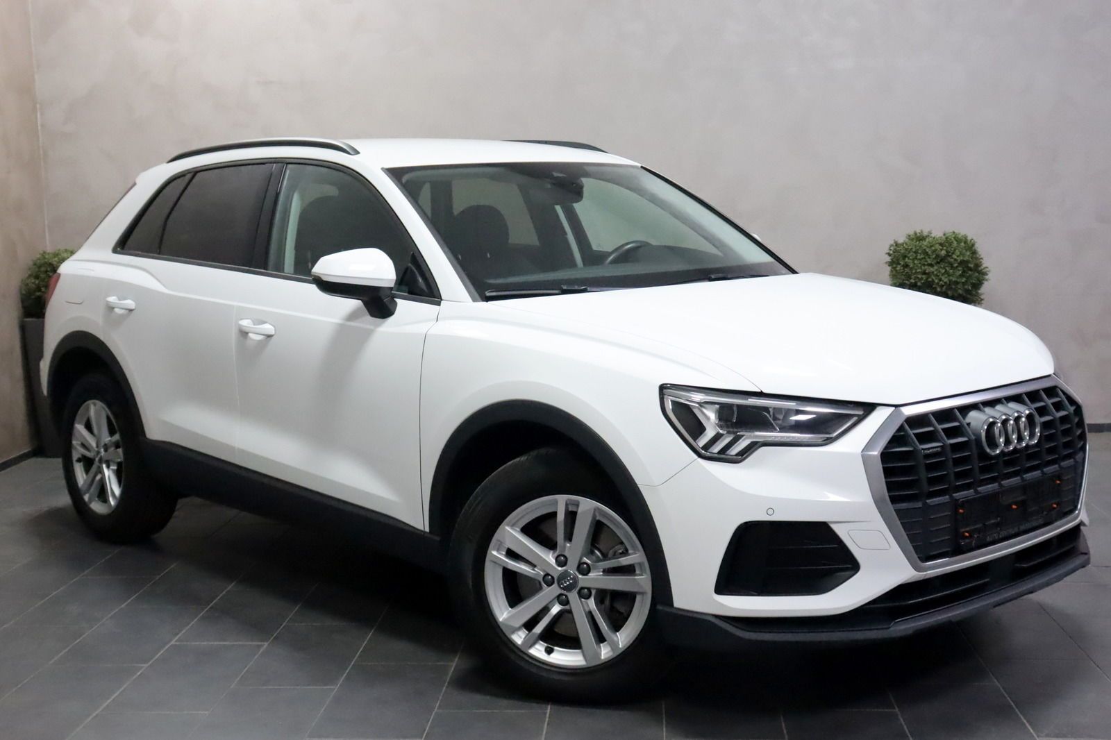 Audi Q3 40 TDI quattro Aut. - Samsaru's Car Outlet