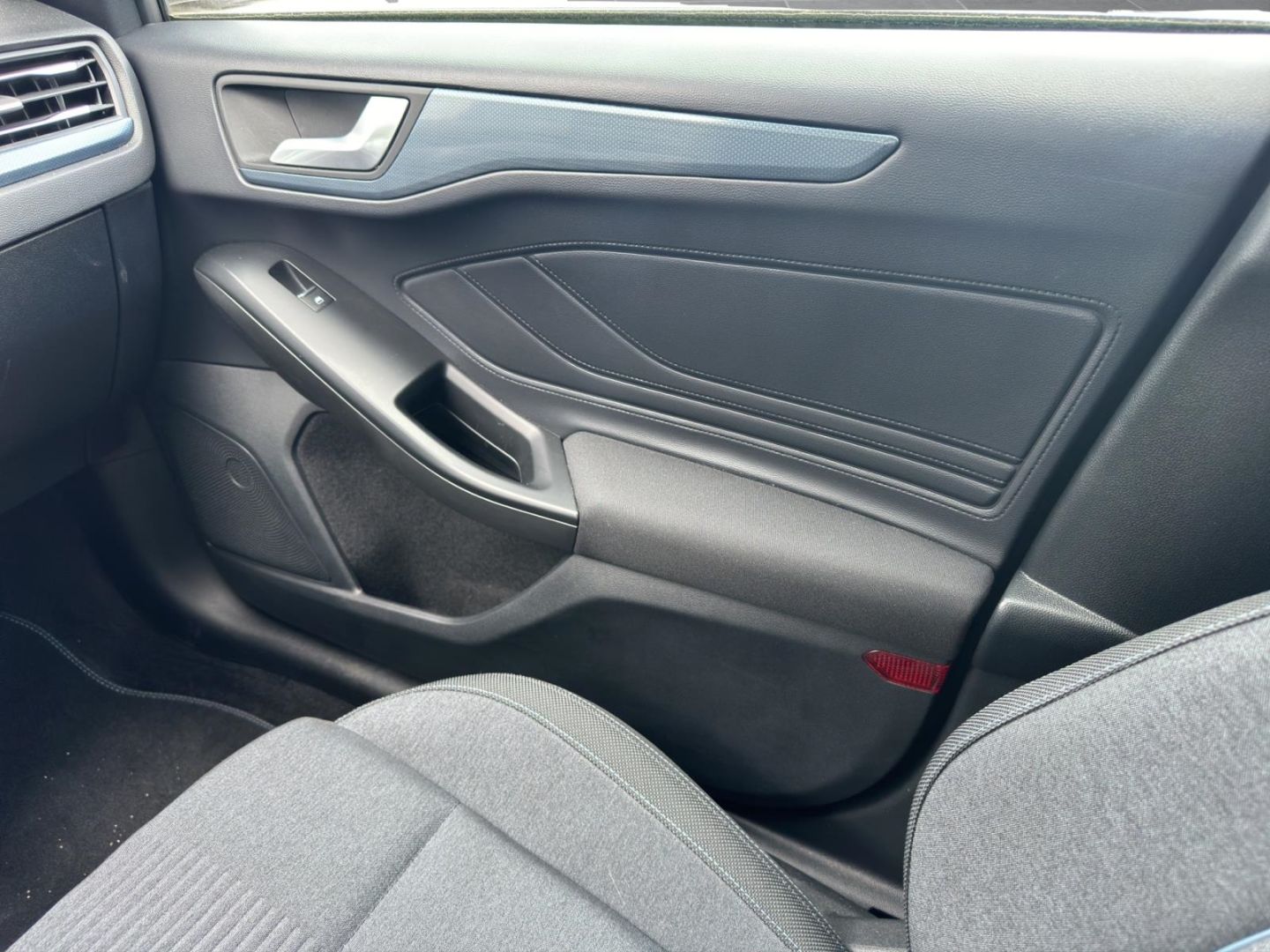 Ford Focus Turnier Active X Automaik ACC City Stop HU