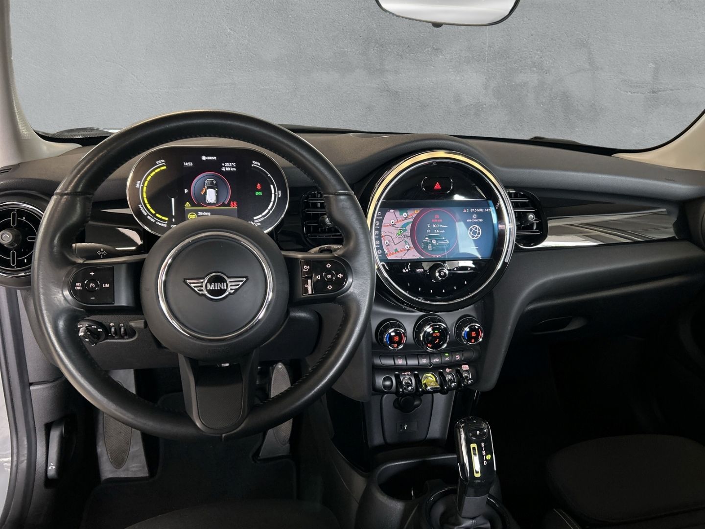 MINI Cooper SE Essential Trim - Samsaru's Car Outlet
