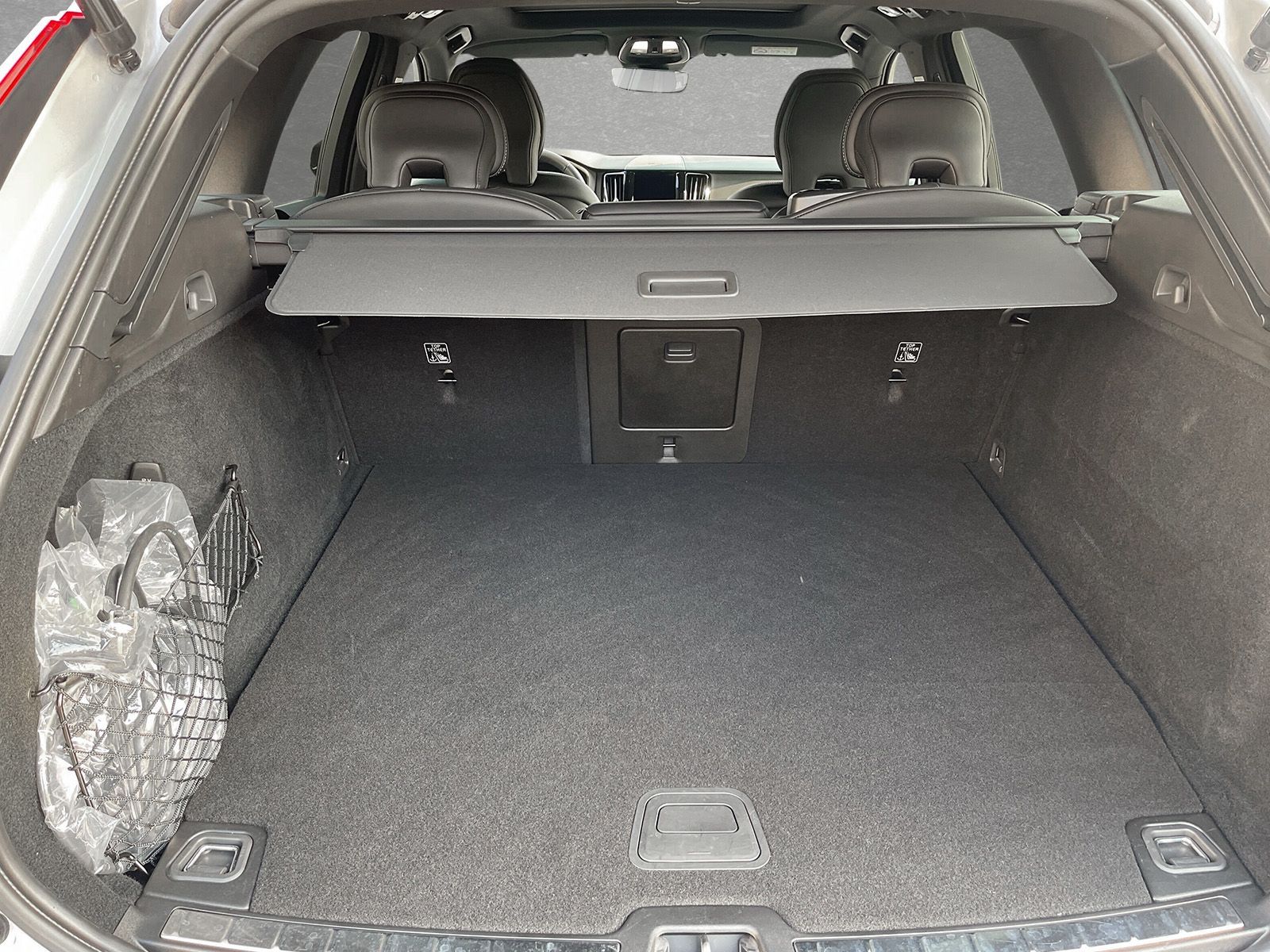 Volvo XC60 T8 AWD PHEV Plus Dark 360°+PANO+AHK+GJR