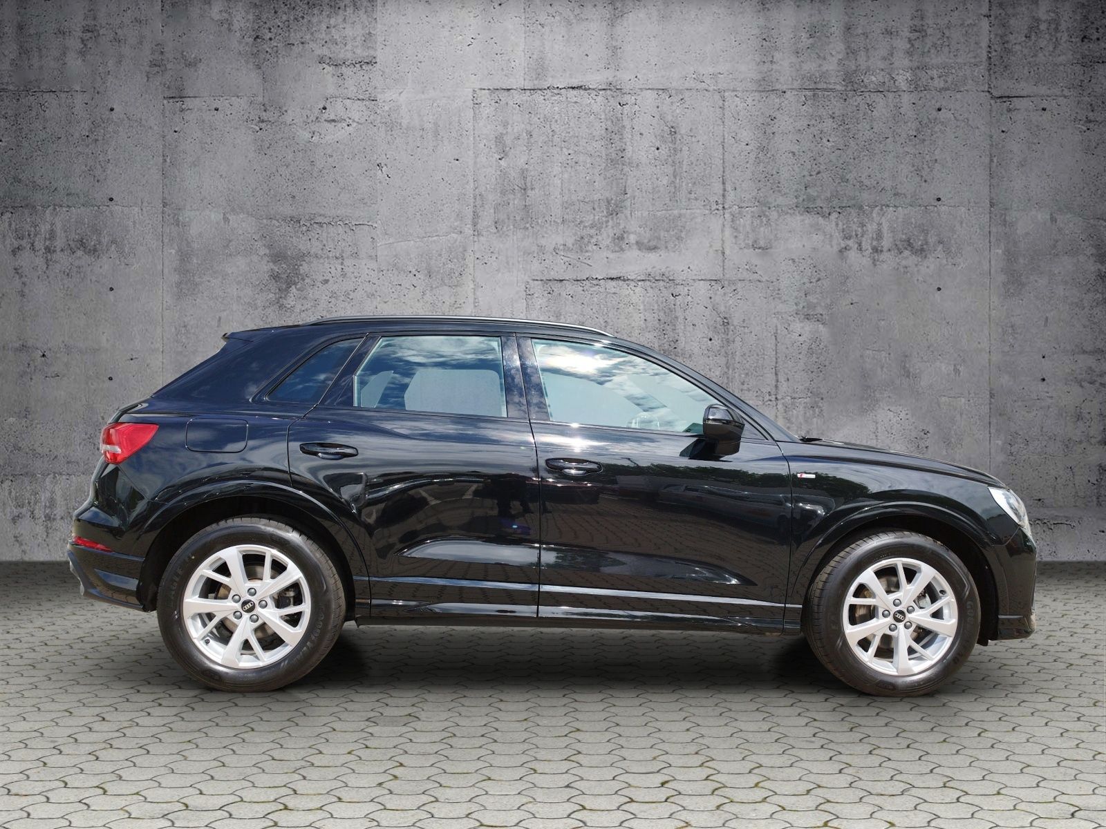 Audi Q3 S line 35 TDI quattro S-tronic - Samsaru's Car Outlet