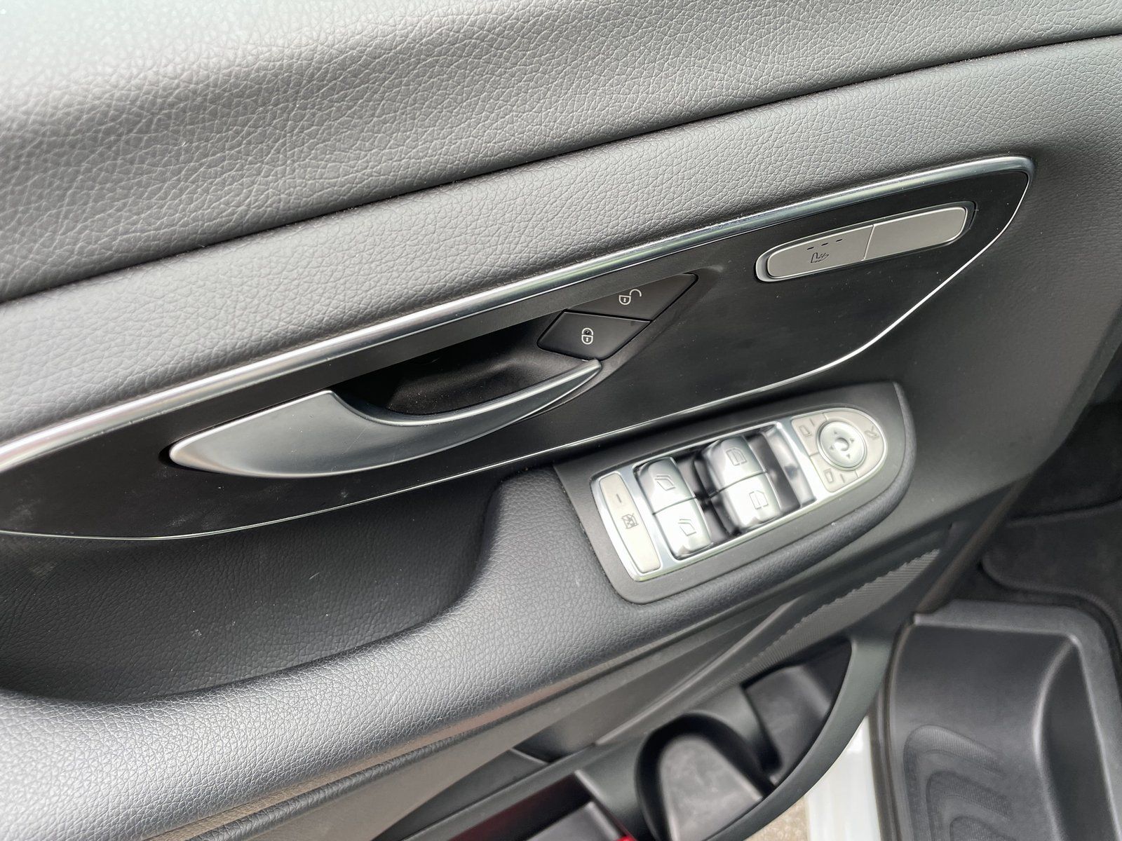 Mercedes-Benz V 220 d 4MATIC ED - Samsaru's Car Outlet