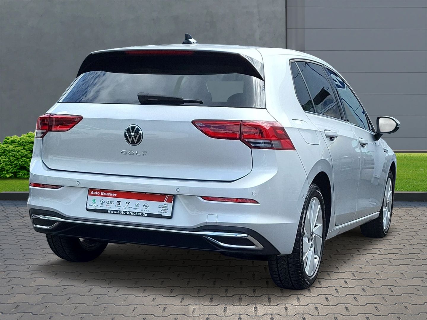 Volkswagen Golf Highline 2.0 TDI - Samsaru's Car Outlet