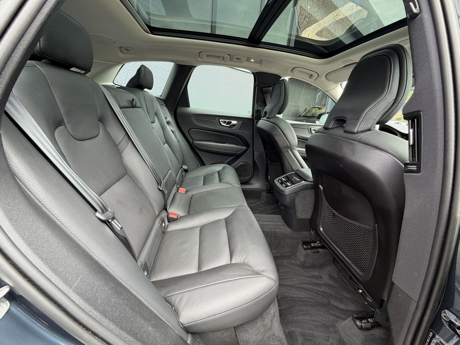 Volvo XC60 B5 D AWD Ultimate Dark ACC / PANO / RFK