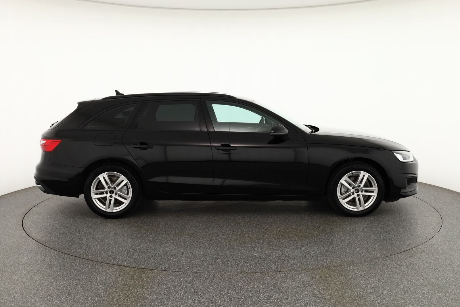 Audi A4 Avant 30 TDI S-Tronic - Samsaru's Car Outlet
