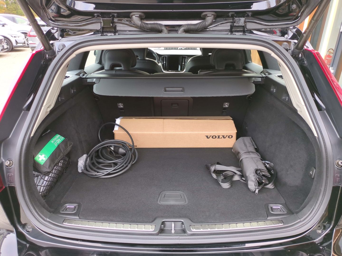 Volvo V60 Inscription Recharge Plug-In Hybrid AWD T6 T