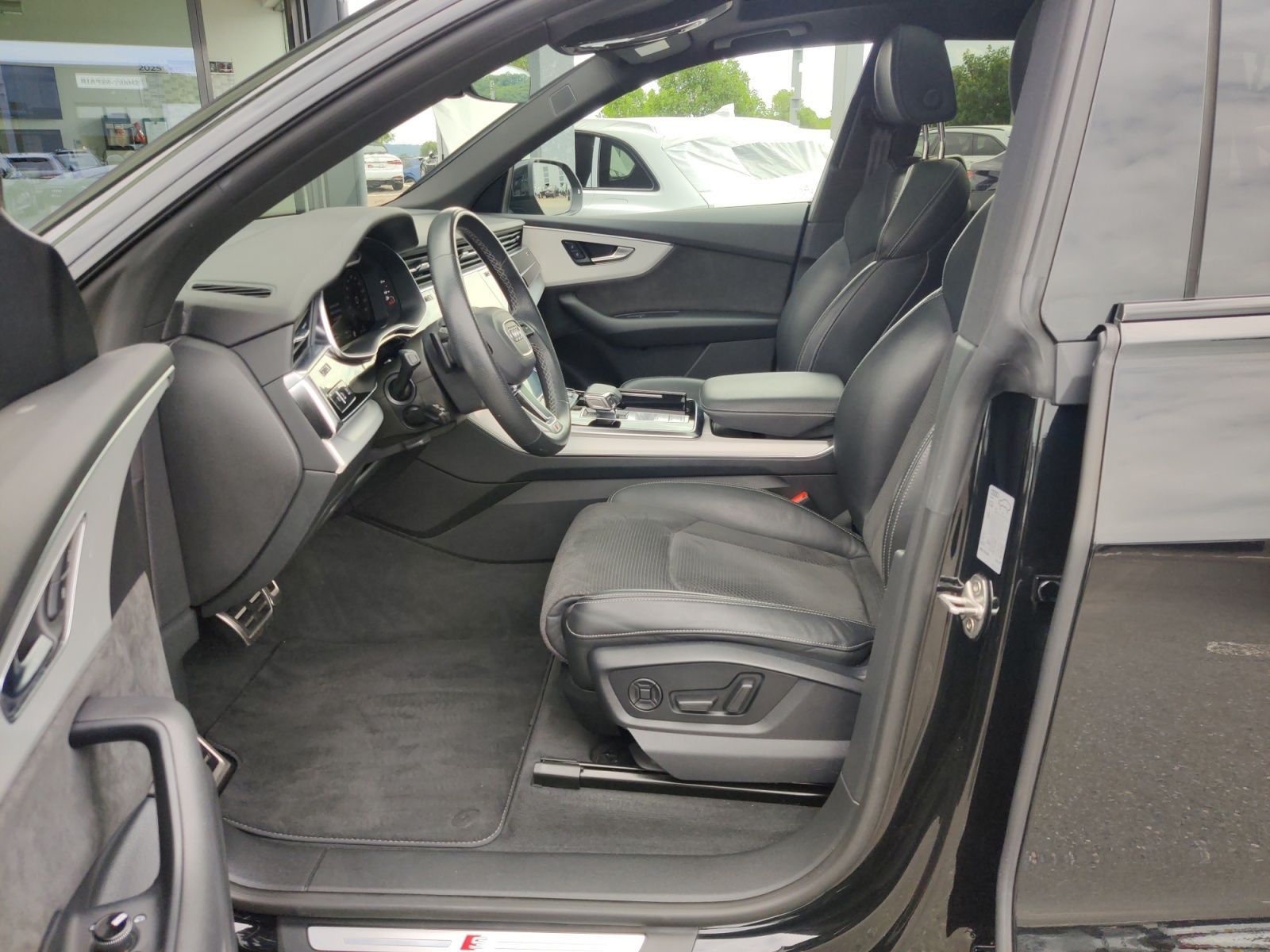 Audi Q8 55 TFSI Tiptr. S-Line 2x, HD Matrix, AHK, Pan