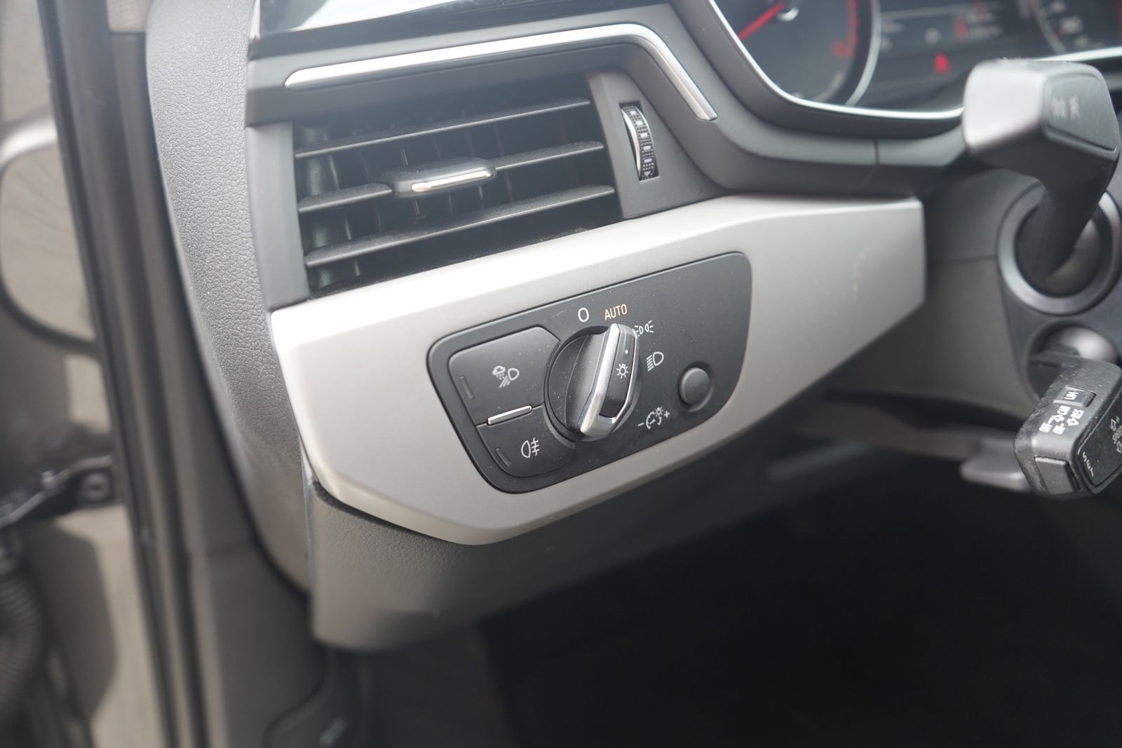 Audi A4 2.0 TDI Avant - Samsaru's Car Outlet