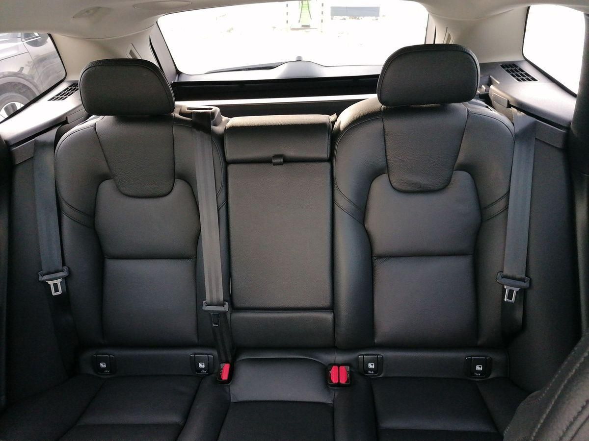 Volvo XC60 B4 AWD Plus Dark 4xSHZ ACC AHK FHZ H/K STHZ