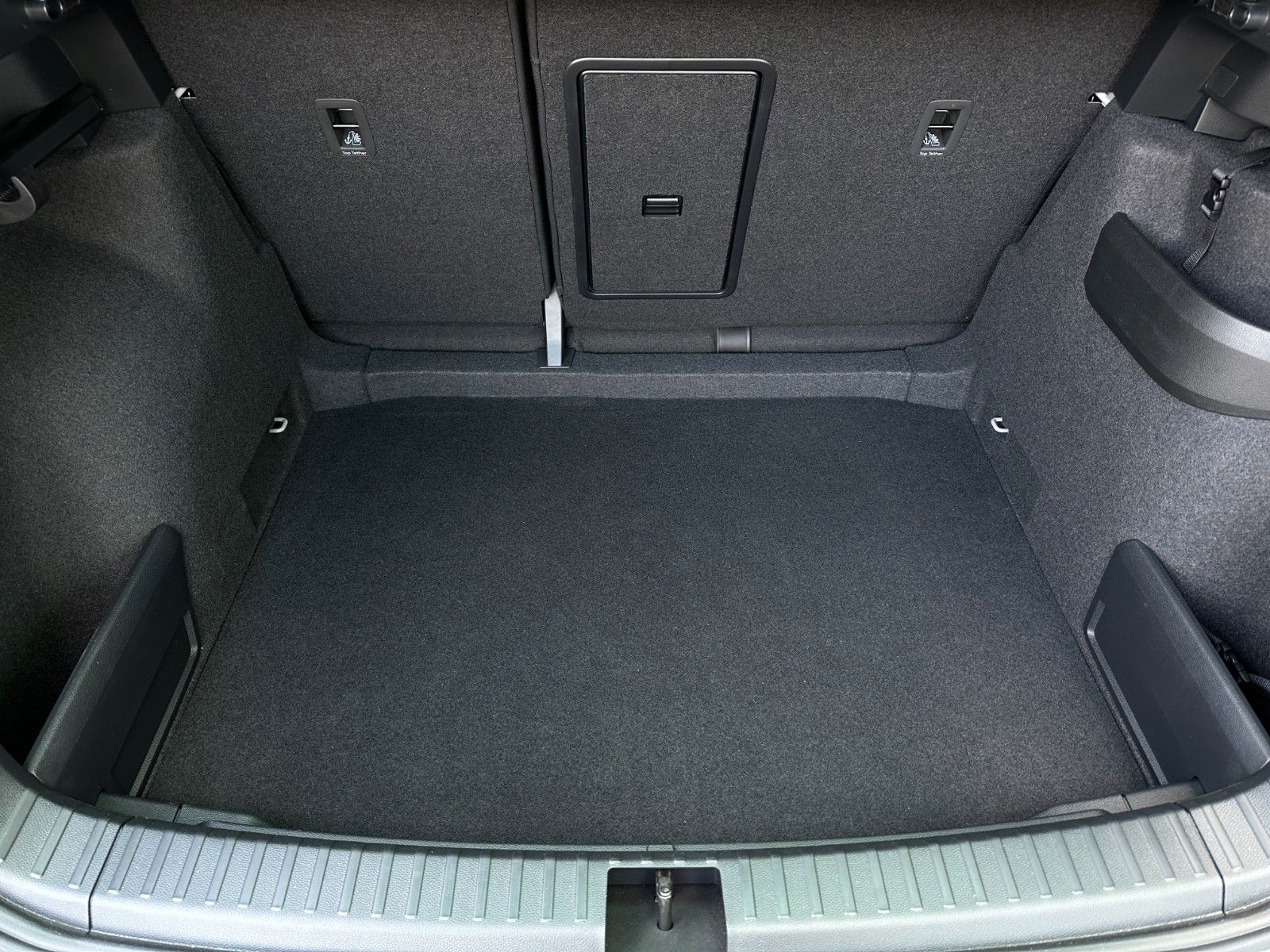 Skoda 150PS DSG Sportline NAVI ACC KAMERA eHK LM19"AHK