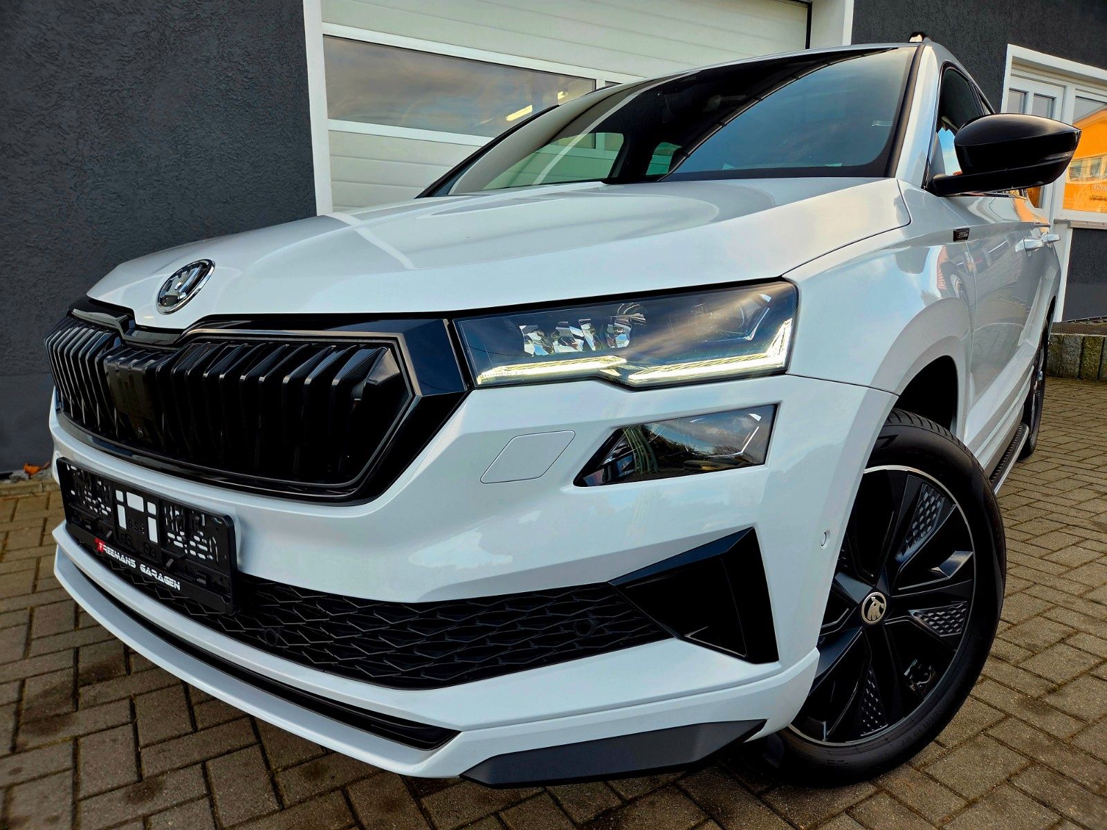 Skoda Karoq Sportline 4x4 DSG*STHEIZ*AHK*VOLL*WG-2029*