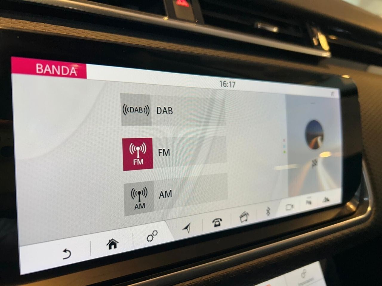 Range Rover Velar S 2.0D - Samsaru's Car Outlet
