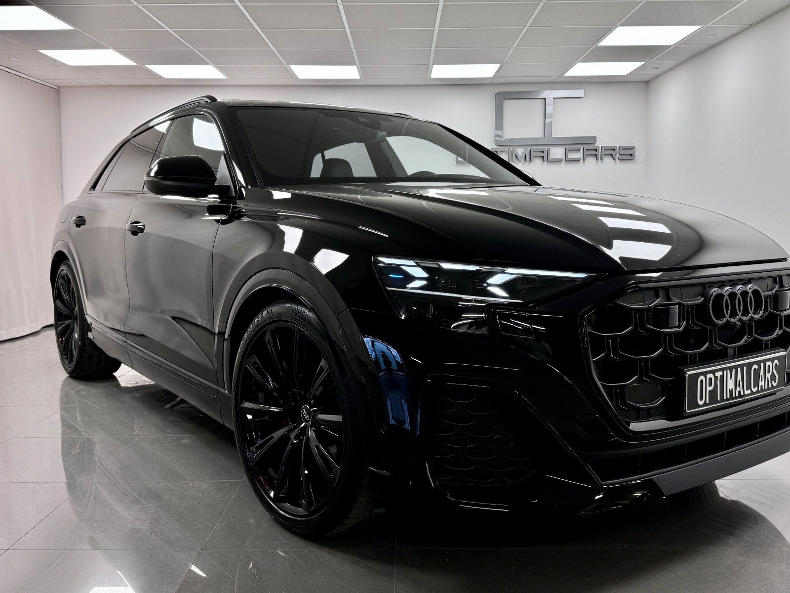 Audi Q8 50 TDi Q S-LINE Black - Samsaru's Car Outlet