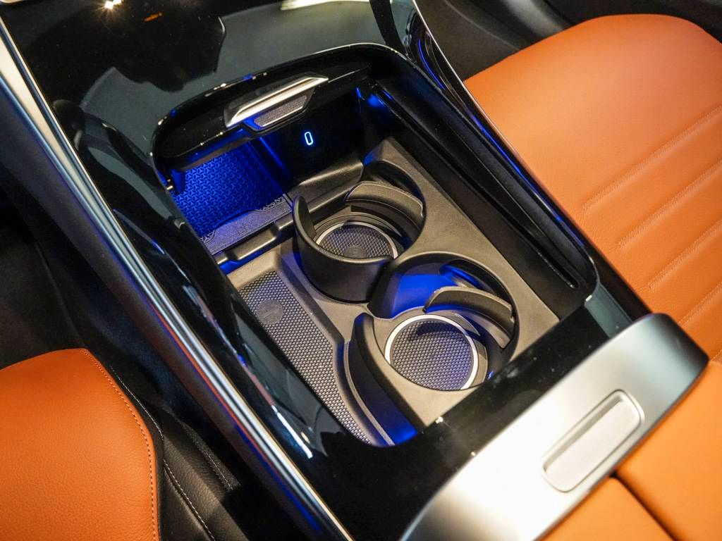 Mercedes-Benz GLC 300 AMG-NIGHT-DISTRONIC-PANO-AHK-UVP 96.400,