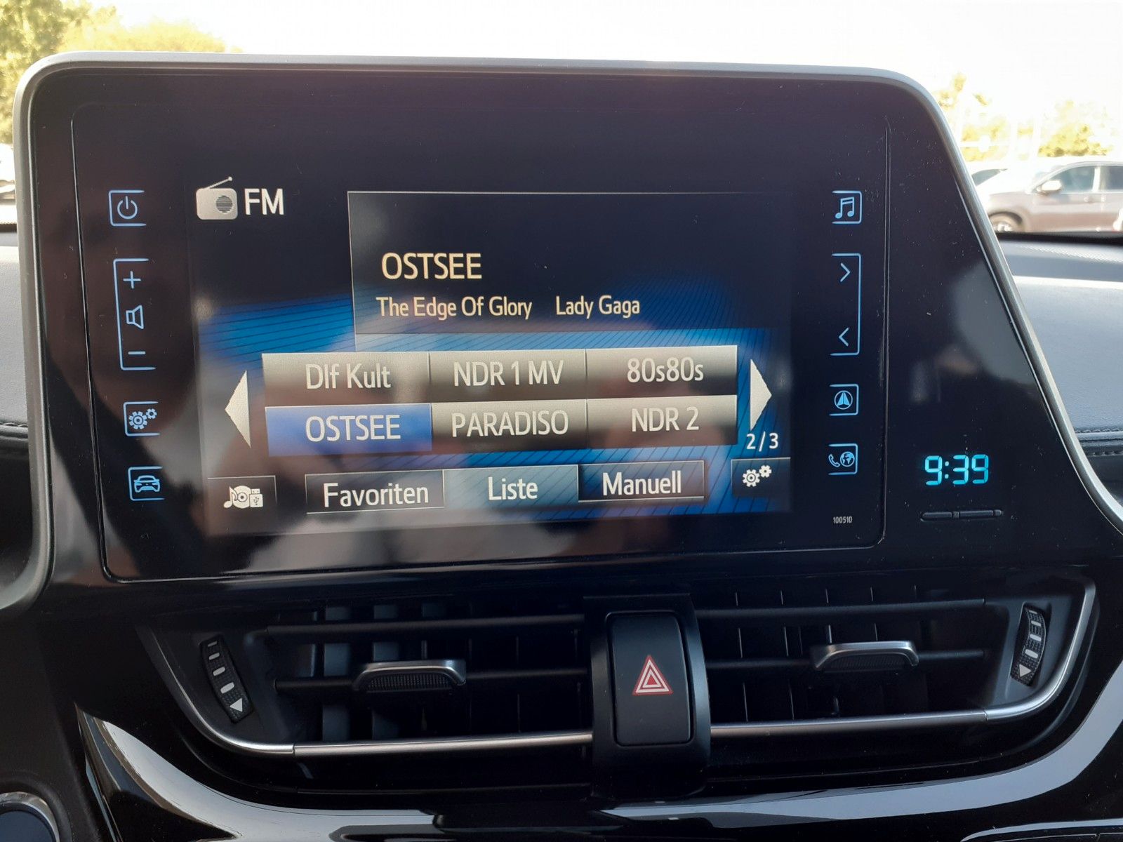 Toyota C-HR 1.8 Hybrid - Samsaru's Car Outlet