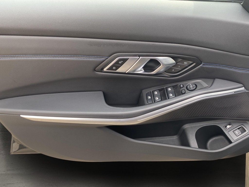 BMW 330 e M Sport Pro - Samsaru's Car Outlet
