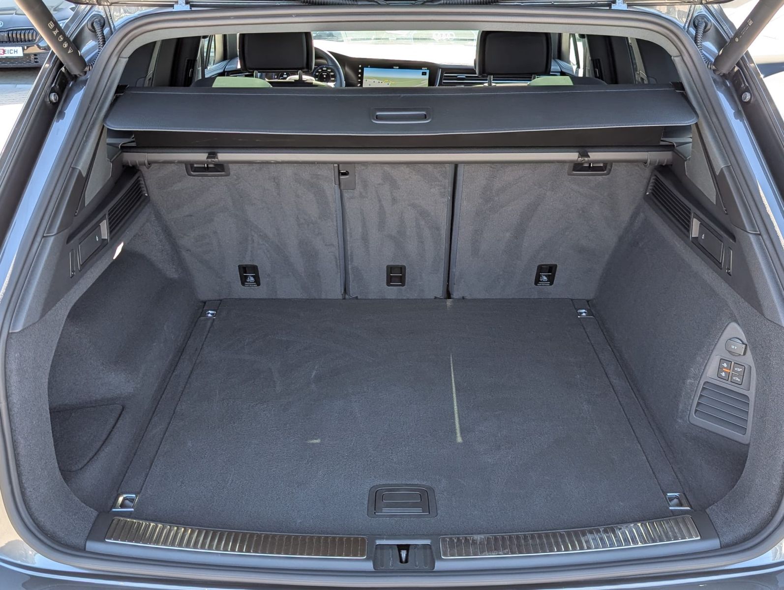 Volkswagen Touareg 3.0TDI 4M R-Line VOLL Black 22" UPE 114T