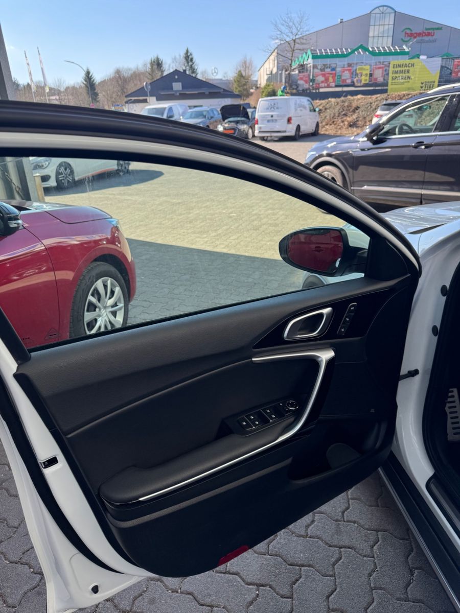 Kia XCeed Platinum Edition - Samsaru's Car Outlet