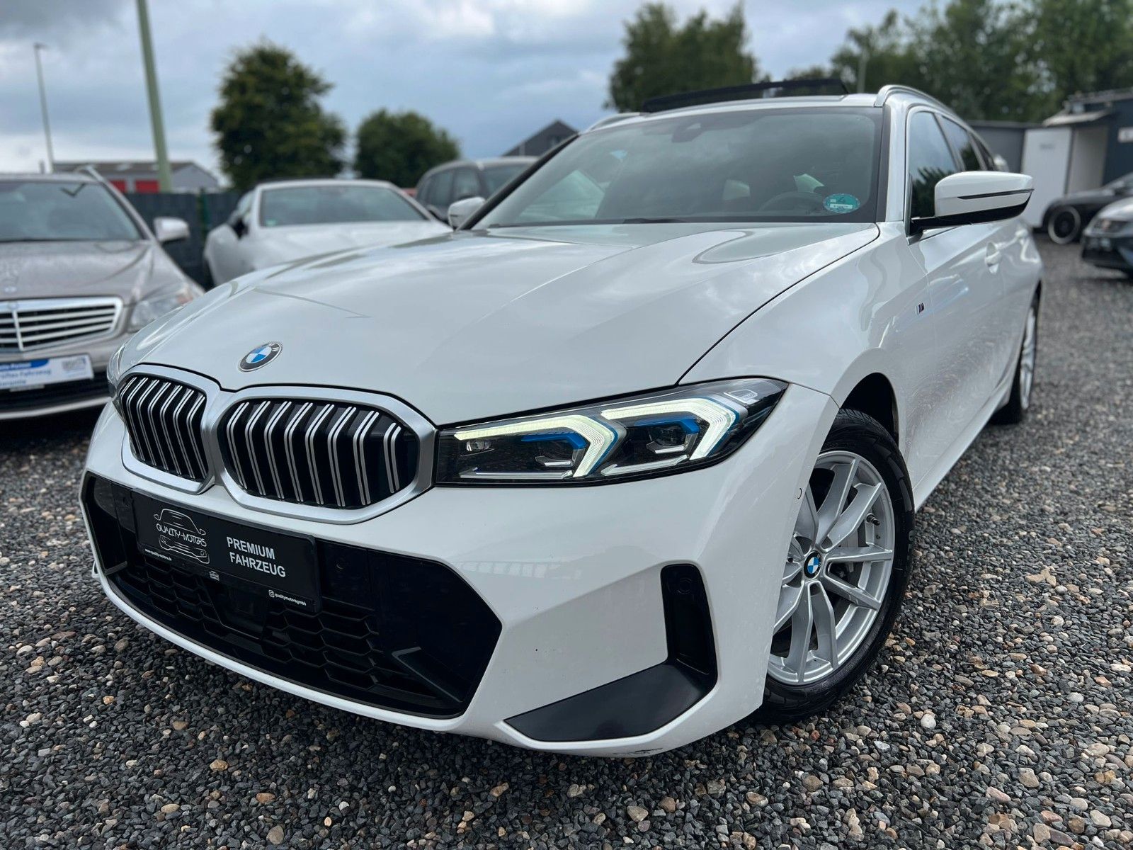 BMW 330i xDRIVE M SPORT - Samsaru's Car Outlet