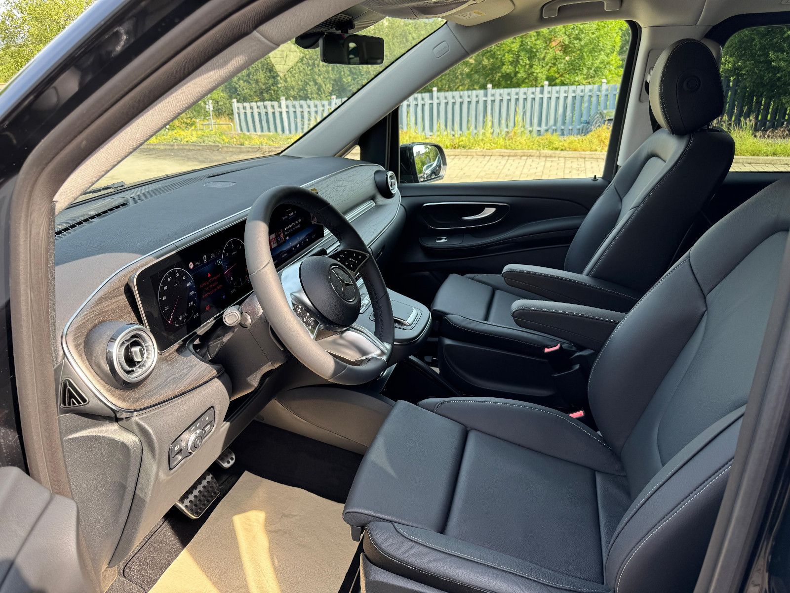 Mercedes-Benz V 300d AVANGARDE AMG - Samsaru's Car Outlet