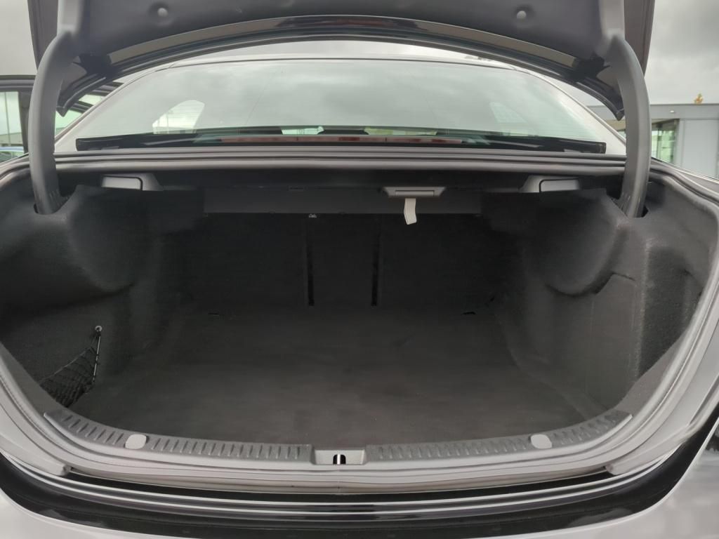 Mercedes-Benz E 200 Limo - Samsaru's Car Outlet