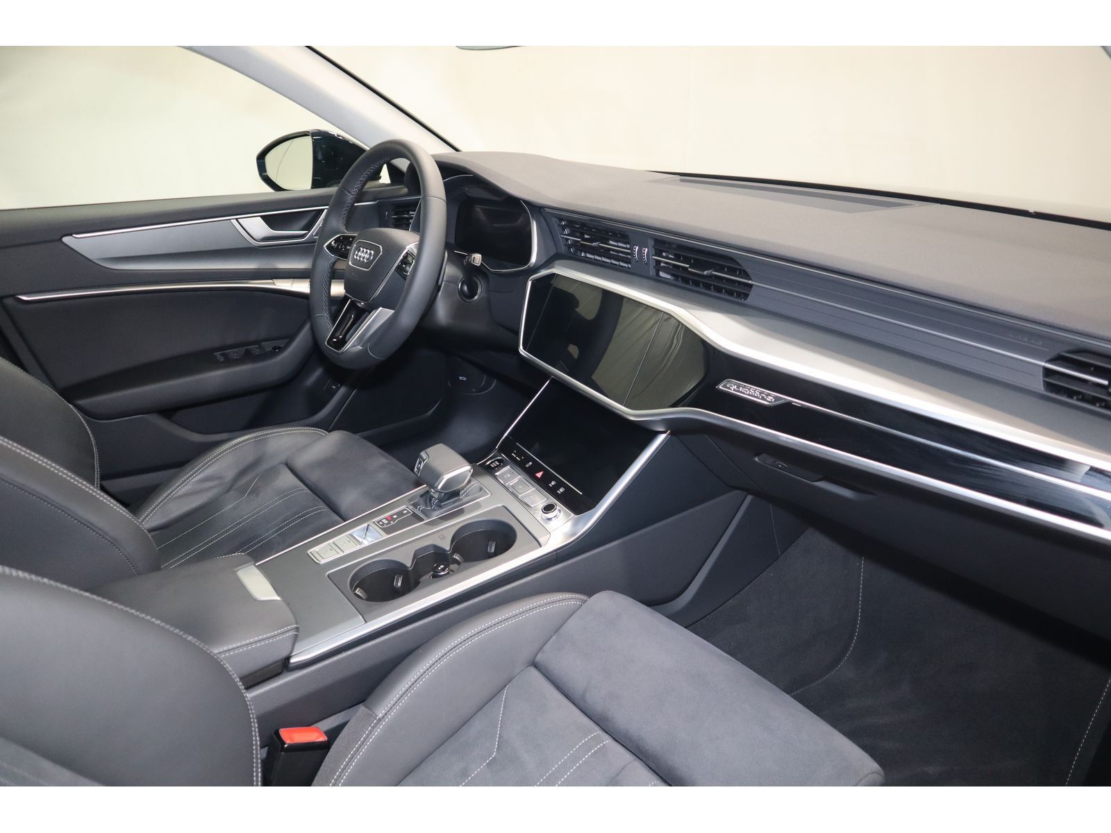 Audi A6 Avant 40 TDI quattro S line - Samsaru's Car Outlet