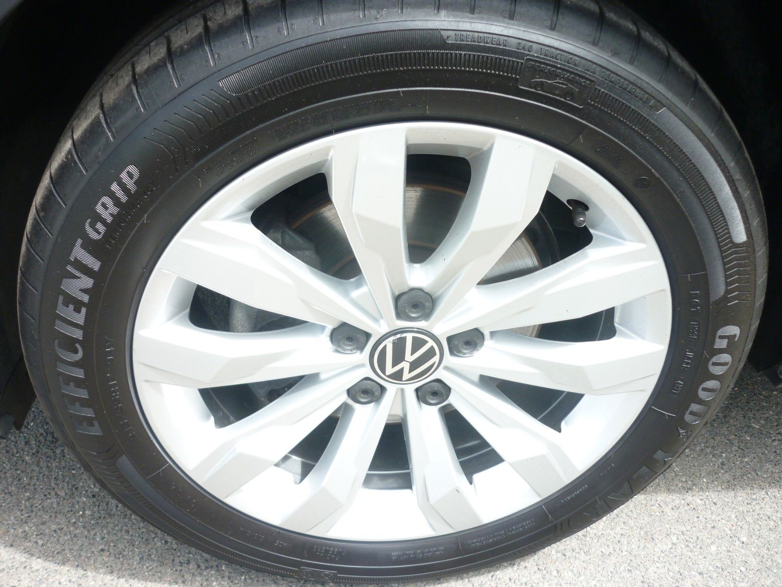 Volkswagen T-Roc 1.5 TSI Sport - Samsaru's Car Outlet