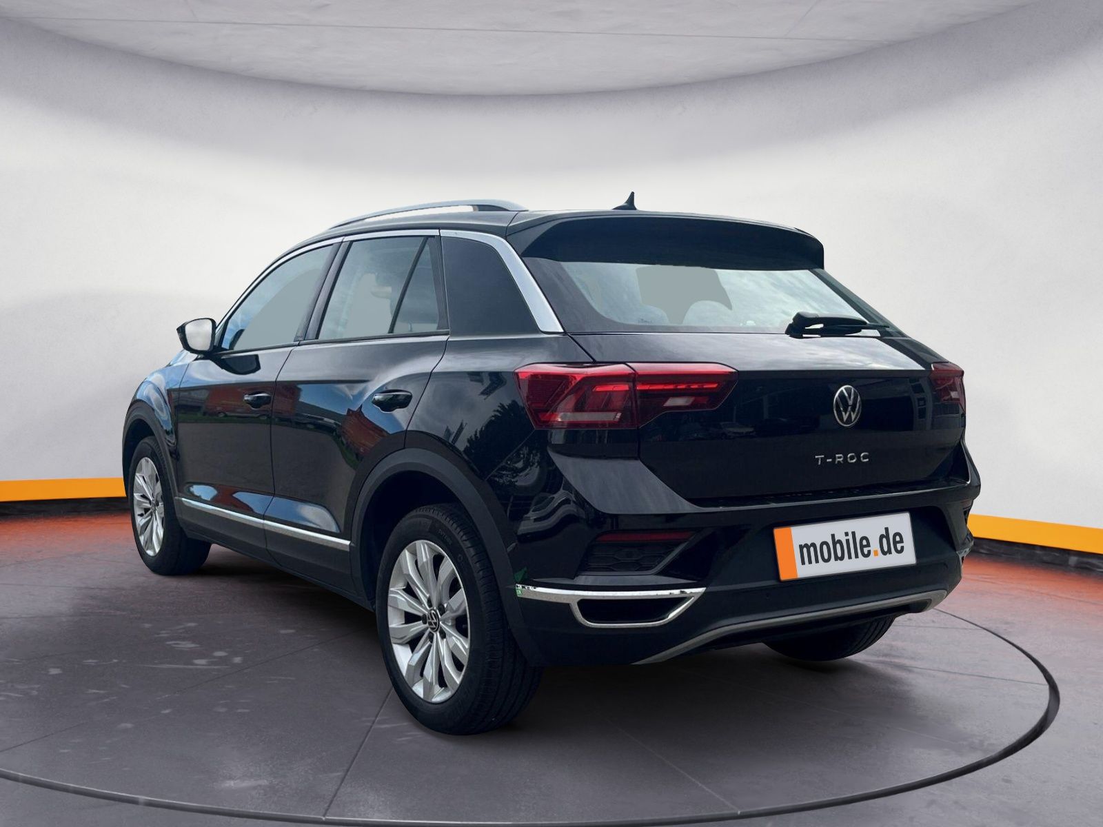 Volkswagen T-Roc 1.5 TSI Sport - Samsaru's Car Outlet