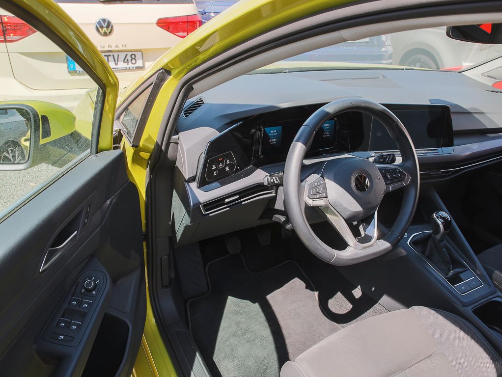 Volkswagen Golf VIII 1.5 TSI Style - Samsaru's Car Outlet