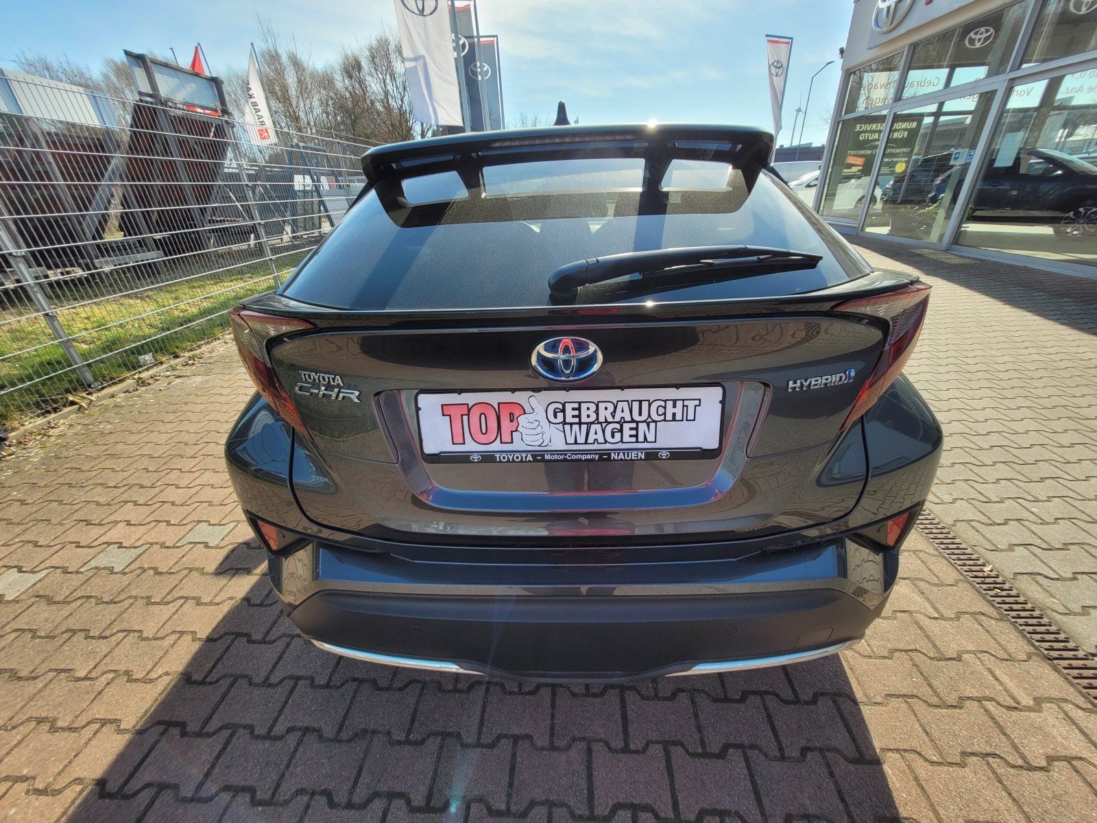 Toyota C-HR Hybrid Team D - Samsaru's Car Outlet