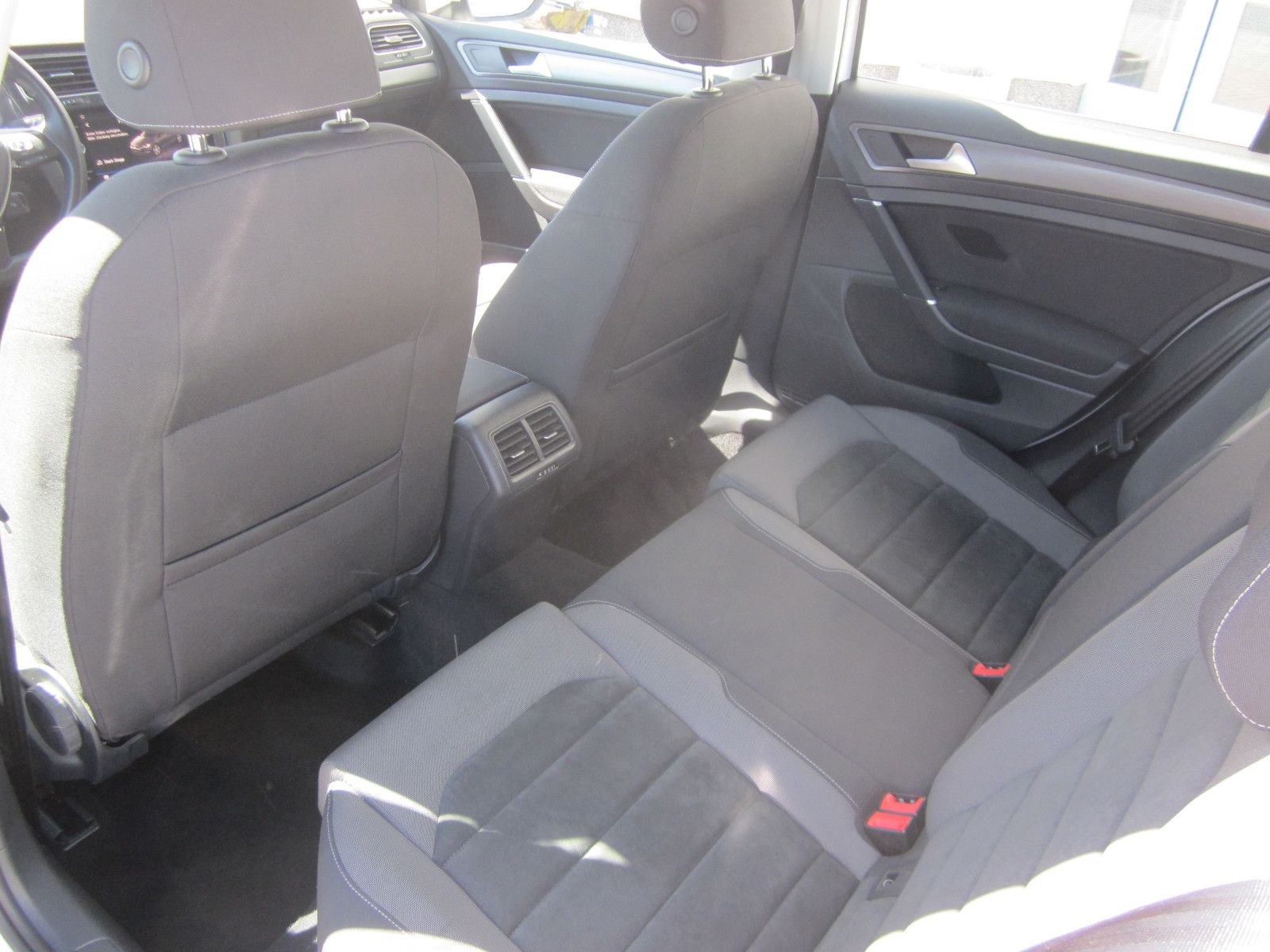 Volkswagen Golf VII Comfortline - Samsaru's Car Outlet