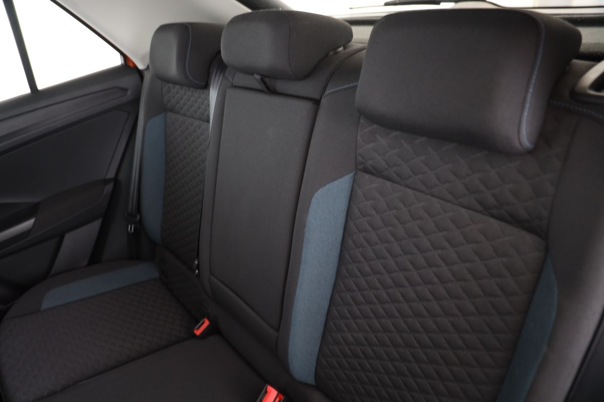Volkswagen T-Roc 1.5 TSI IQ.DRIVE - Samsaru's Car Outlet