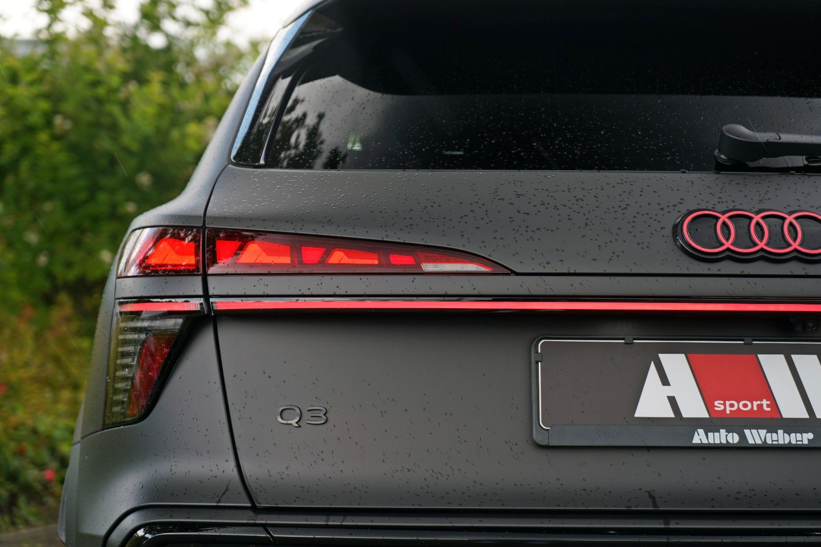 Audi Q3 SUV e-hybrid AHK S-LINE PANO TECH PRO MATRIX