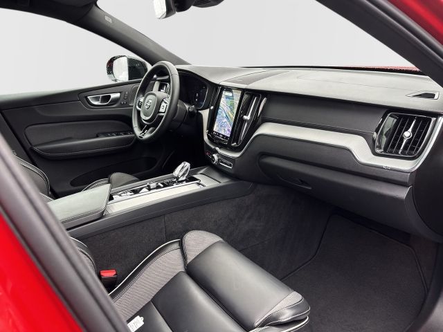 Volvo XC60 B5 Benzin AWD Ultimate Dark 20'' ACC StandH