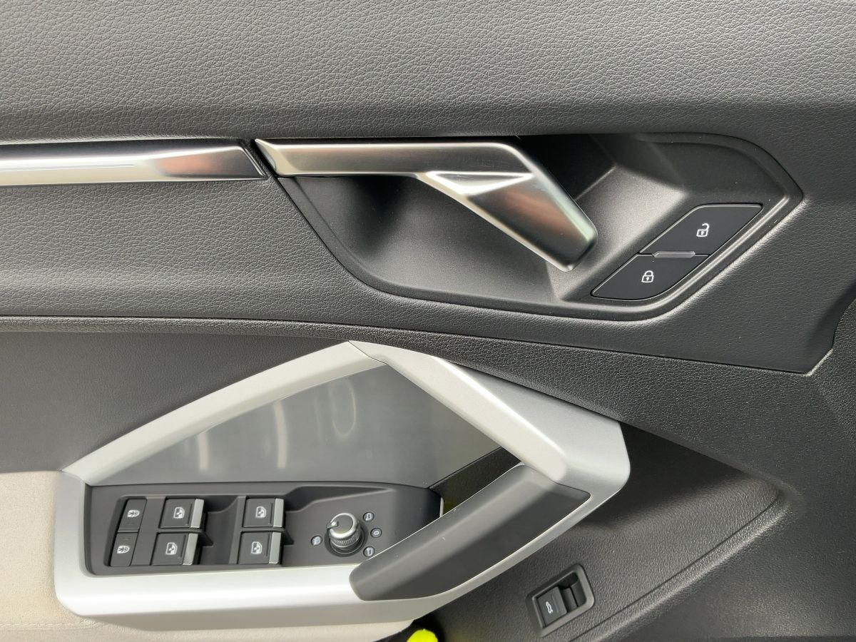 Audi Q3 40 TFSI QU S-TR ADVANCED - Samsaru's Car Outlet