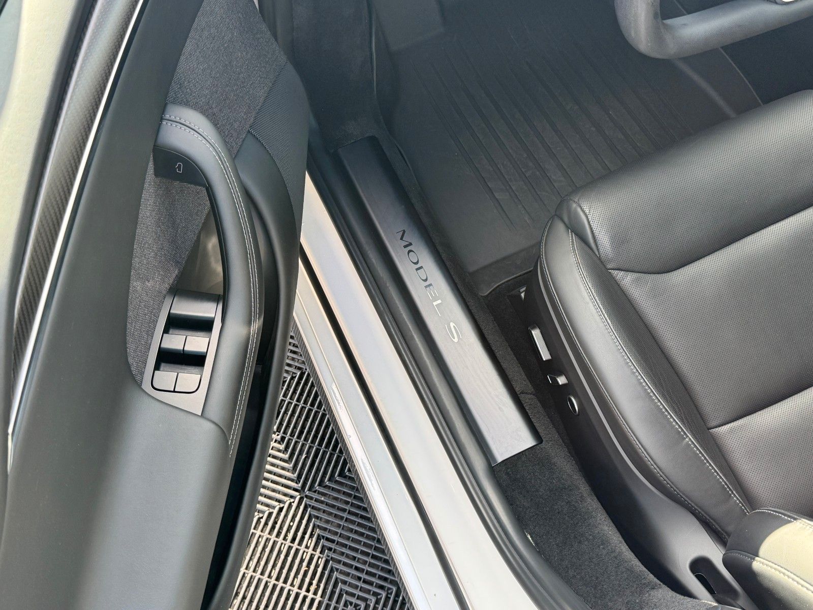 Tesla MODEL S PLAID | CARBON | 21" ARACHNID | TOW |