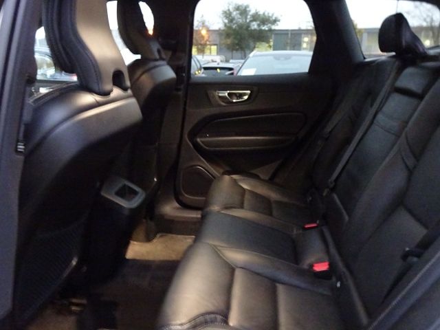 Volvo XC60 B4 R Design AWD AHK ACC BLIS 360° 21"