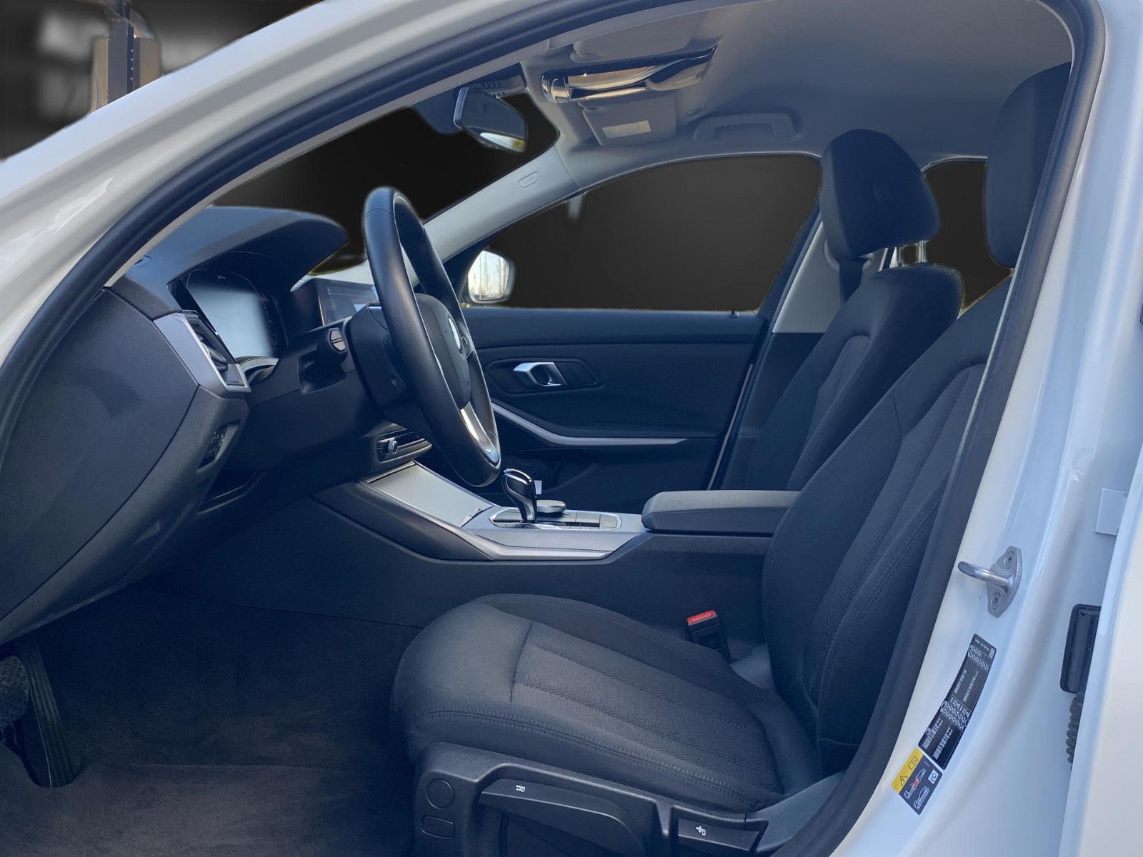 BMW 330 e - Samsaru's Car Outlet