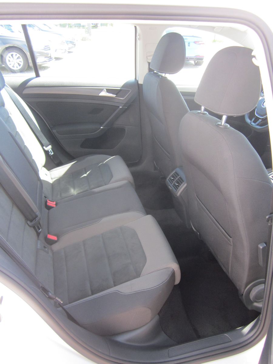 Volkswagen Golf VII Comfortline - Samsaru's Car Outlet