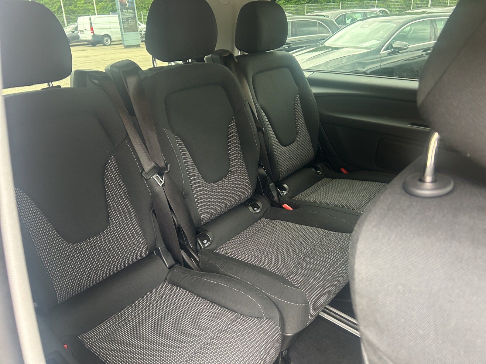 Mercedes-Benz V 220 d - Samsaru's Car Outlet