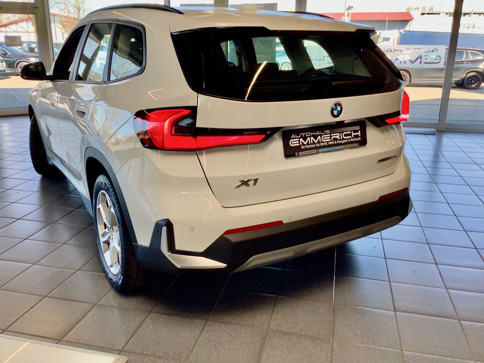 BMW X1 23 i xDrive - Samsaru's Car Outlet