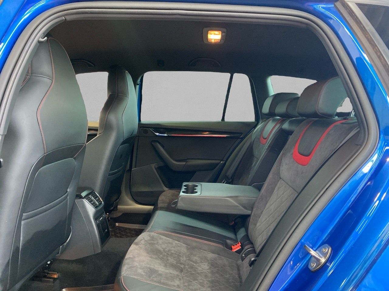 Skoda Octavia Combi RS 2.0 TSI - Samsaru's Car Outlet