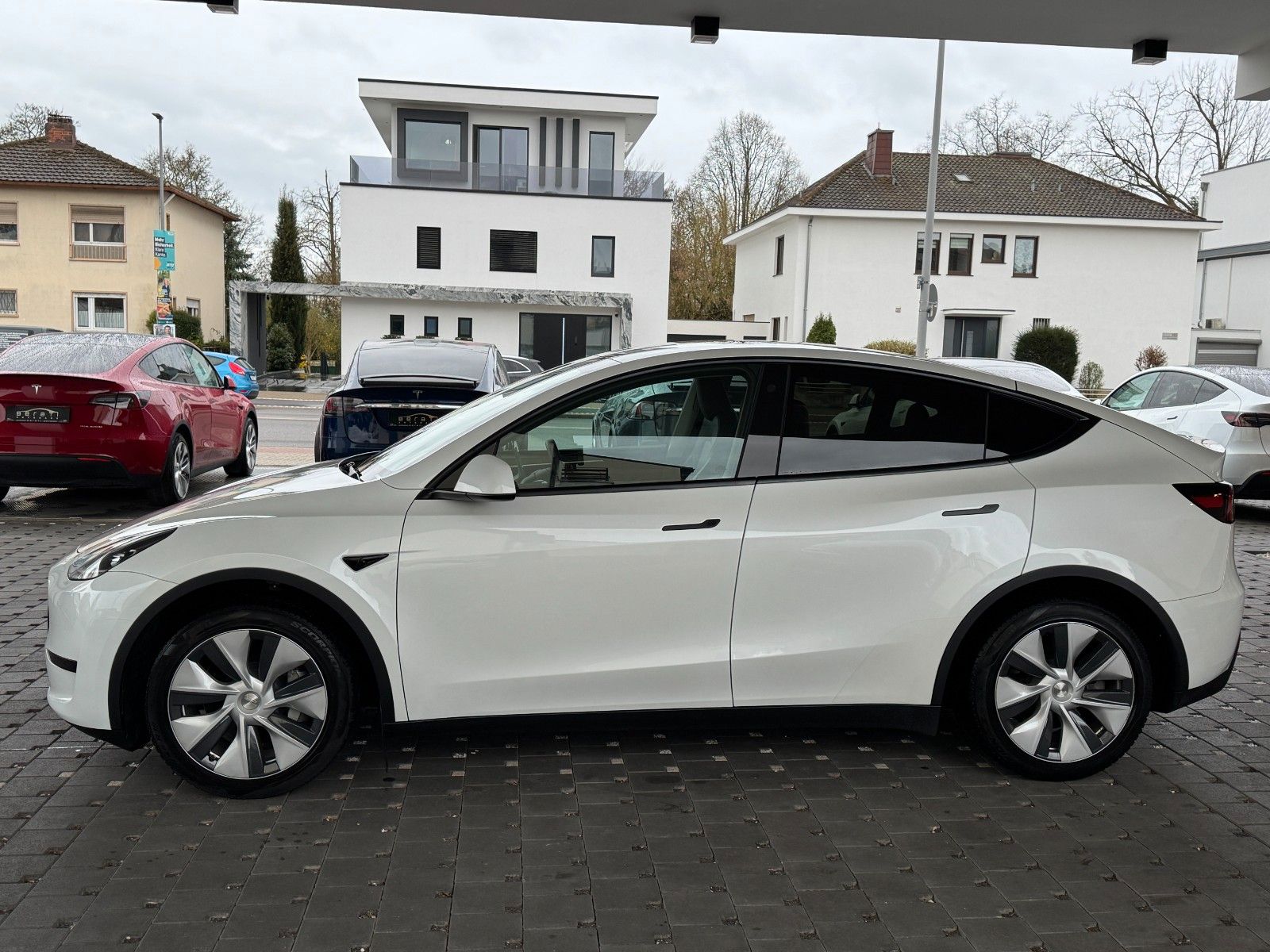 Tesla Model Y Premium Lang Range Allrad/581km 93% /AHK