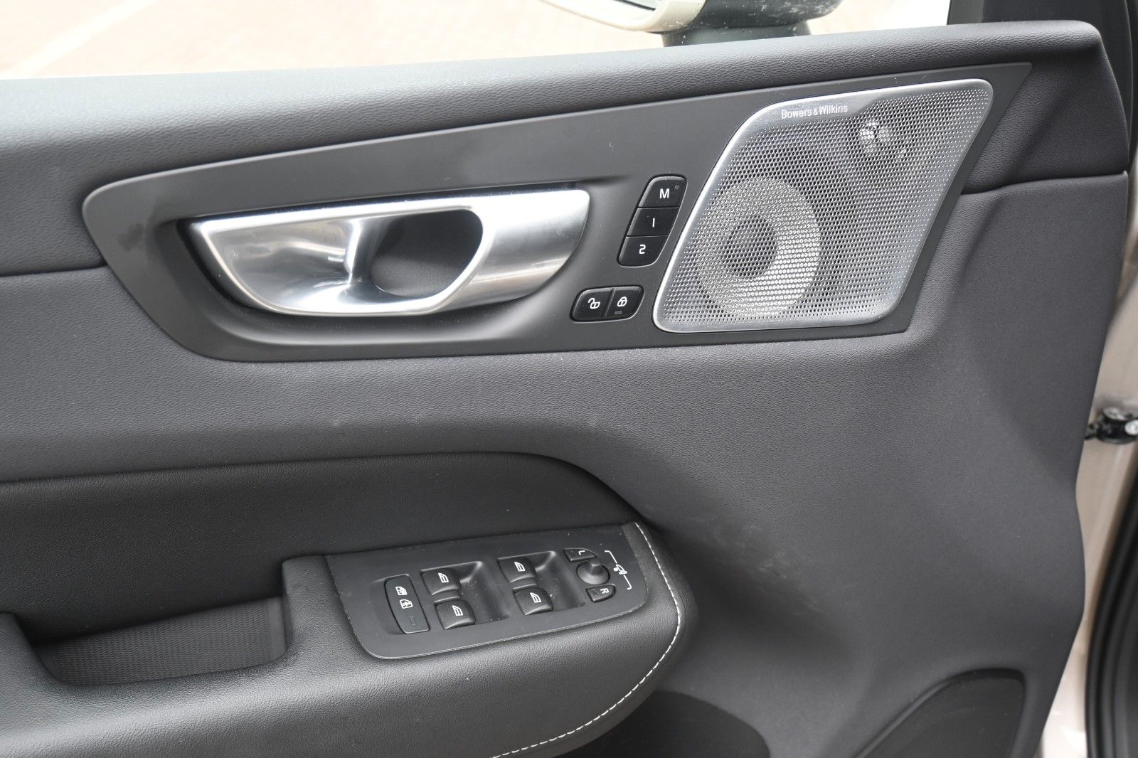 Volvo XC60 T8 Ultimate Bright RC Plug-In B&W*LUFT*360°