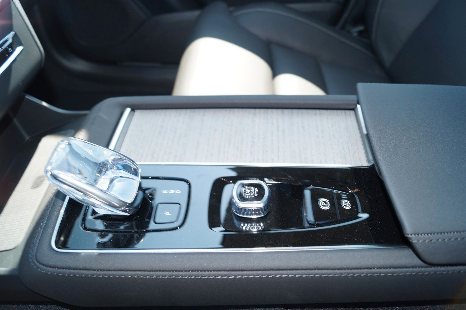 Volvo XC90 T8 AWD PlugIn Hybrid Ultra Dark 7-Sitze Aut