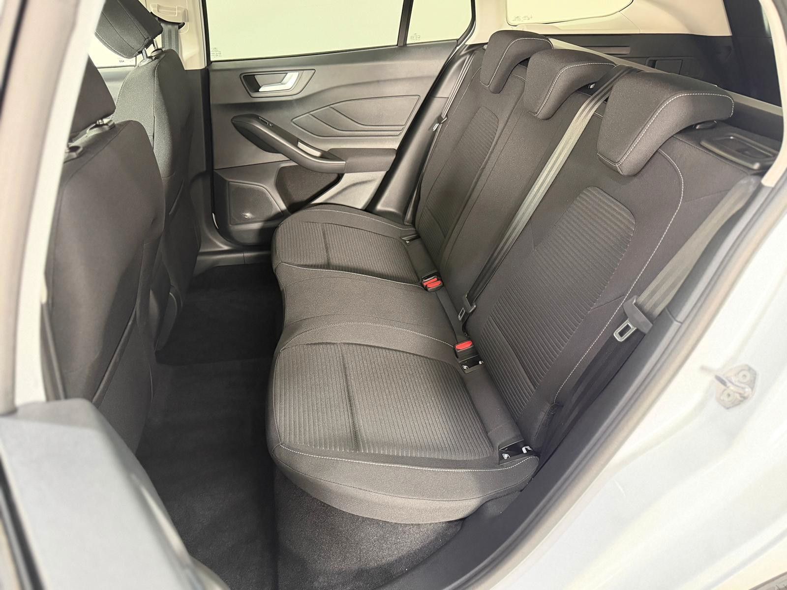 Ford Focus Turnier Titanium Aut. 1.Hand|AHK|Kamera