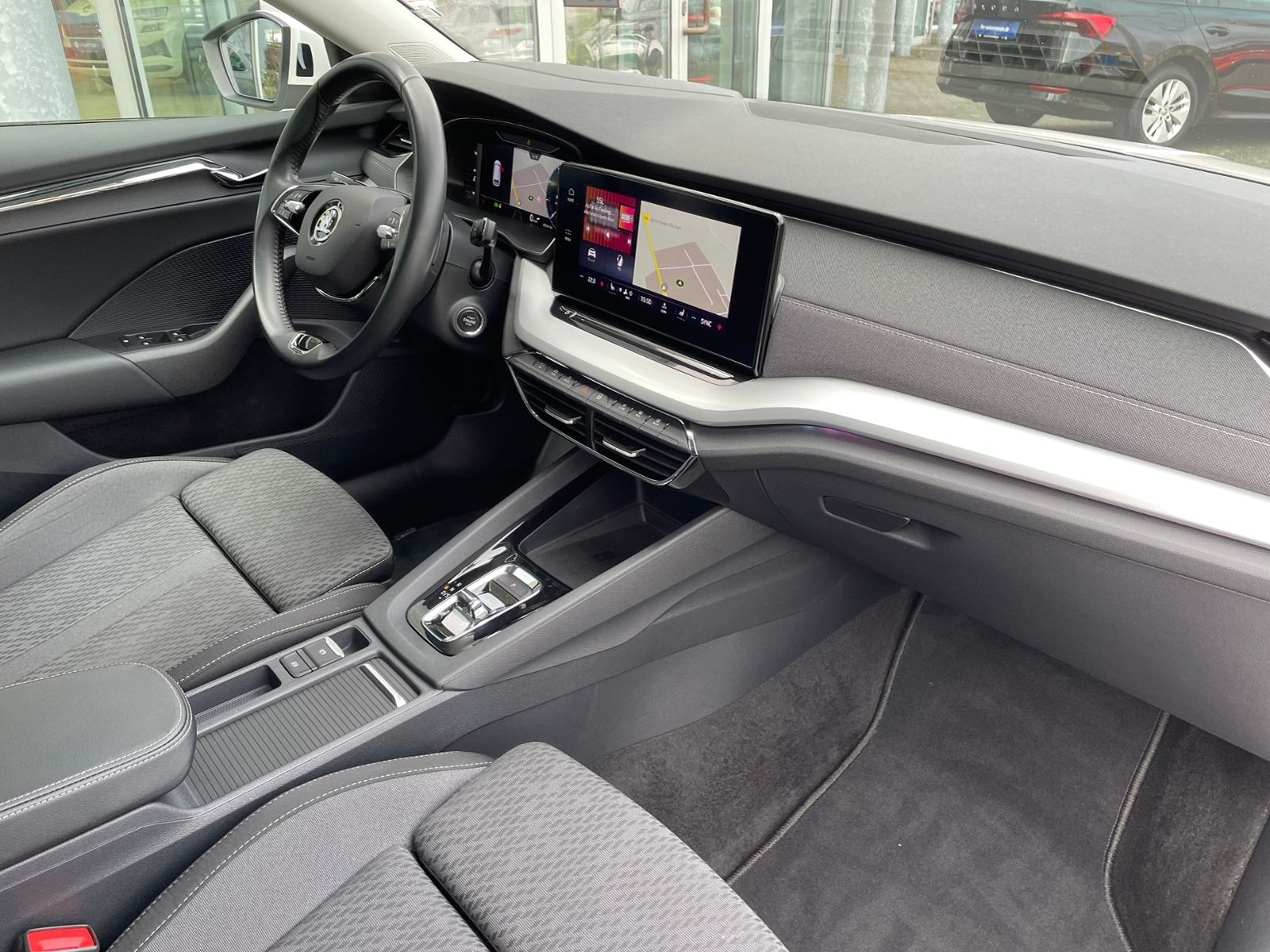 Skoda Octavia Combi 2.0 TDI Style - Samsaru's Car Outlet